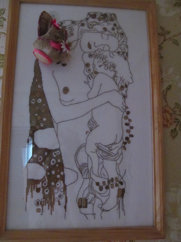 Я человек творческий:хочу творю,хочу вытворяю)))Мои работы:картины вышытые крестиком.