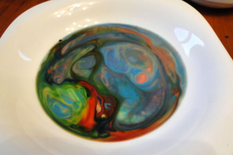 Рисуем на молоке