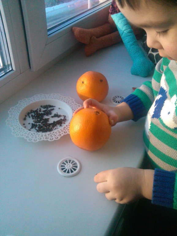 Скоро-скоро Новый год) А мы сегодня елочку нарядили!