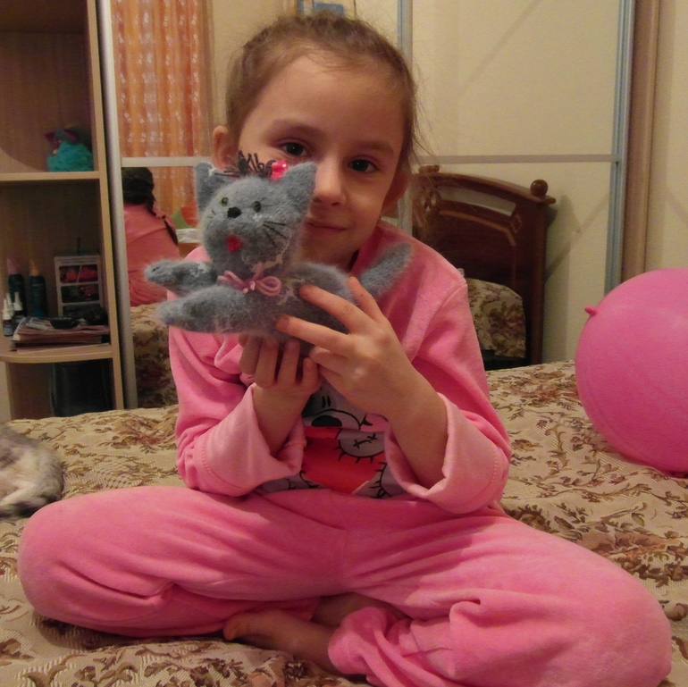 Кошечка из носочков.