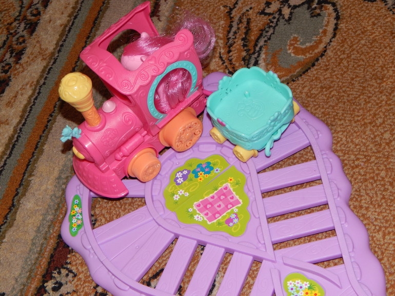 Я остаюсь жить в "Кораблике")))