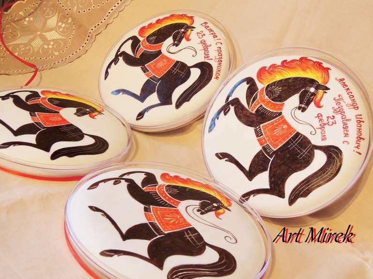 Городецкие кони в подарок защитникам отечества.