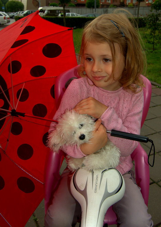 До сих пор в кресле катаемся))) третий год)