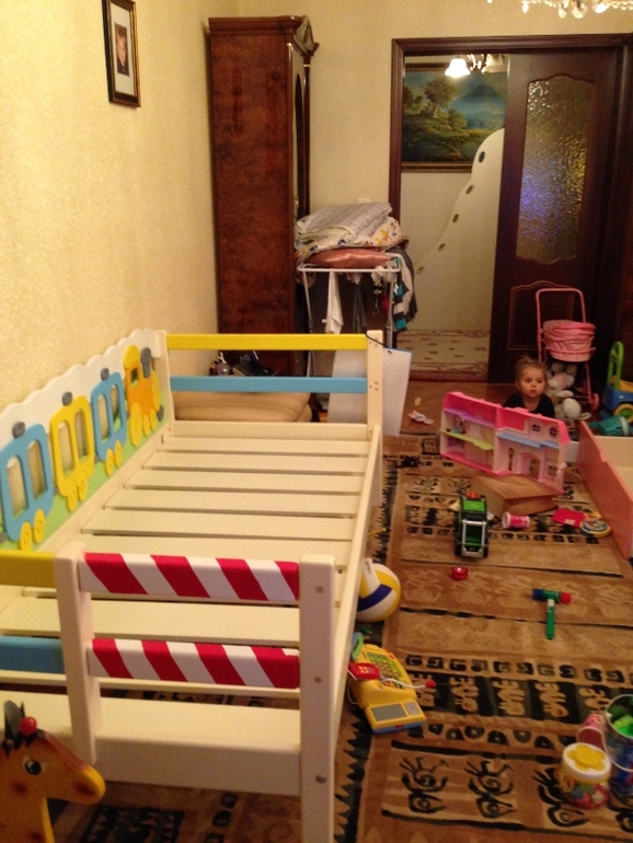 Помогите расставить мебель в нынешней детской)