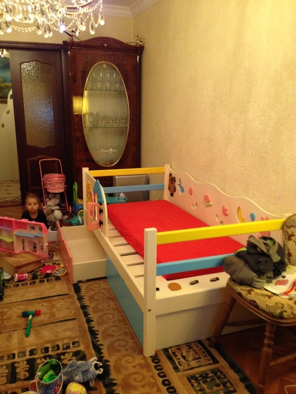 Помогите расставить мебель в нынешней детской)