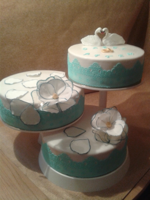 свадебный на этажерке