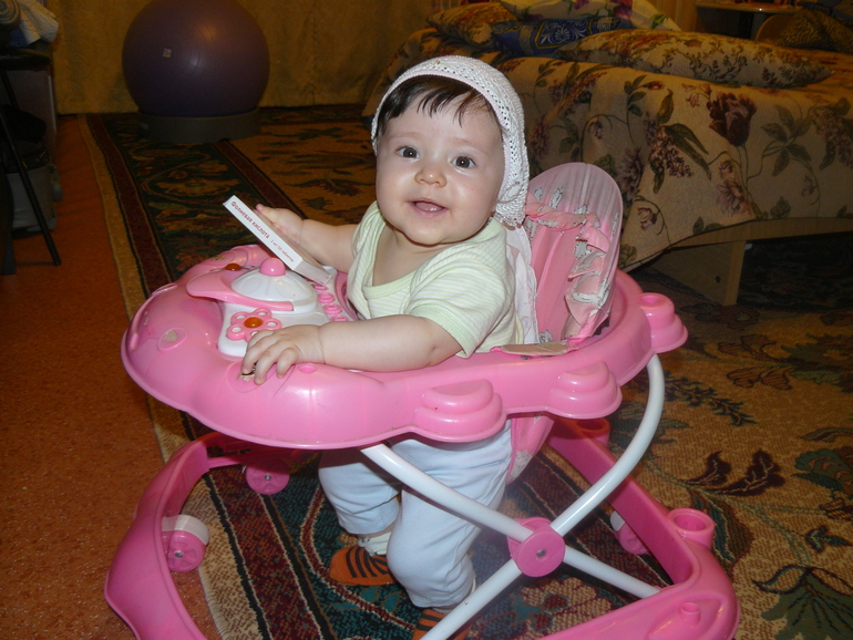 Нашему солнышку сегодня семь месяцев!!!