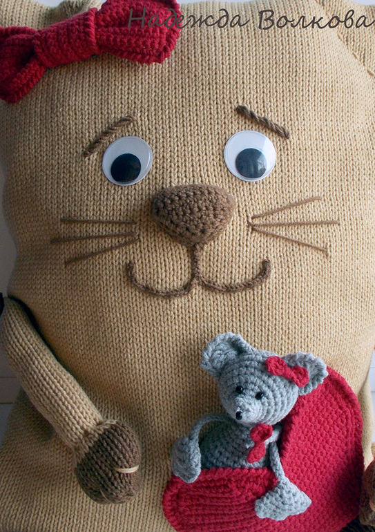 Забавная подушка