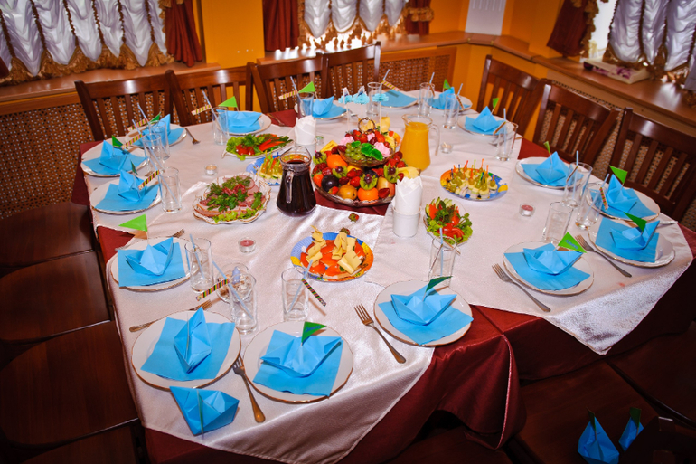 Вот какой получился сладкий стол с моим оформлением!