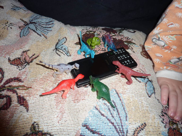 кормим динозавров