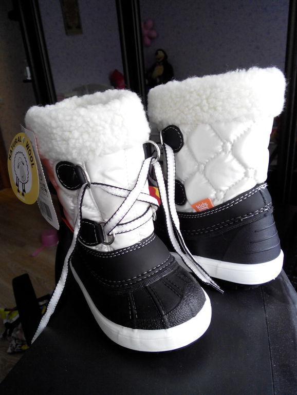 Пришли наши Демары, а она даже смотреть на них не хочет( ну как так?(((