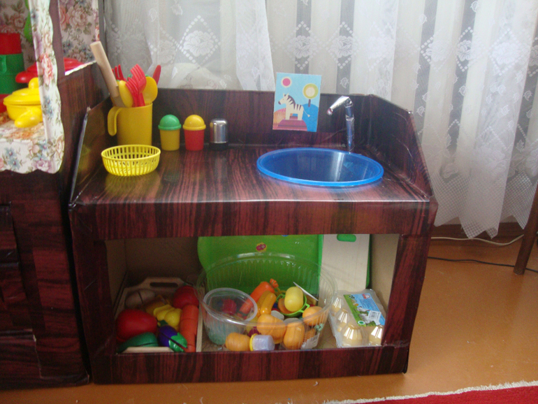 Кухня из картонной коробки часть 2