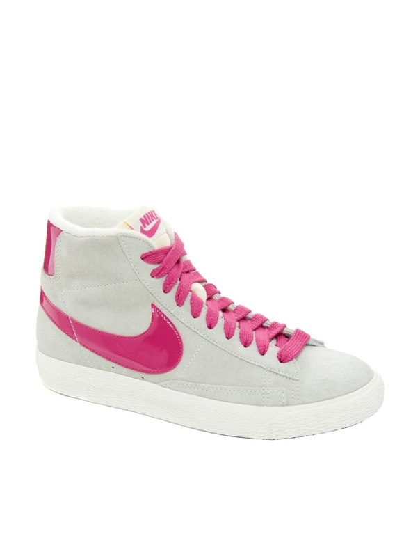 Кроcсовки NIKE 3000 рублей