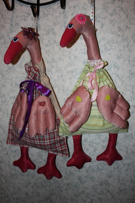 Сшились у Маруси две веселых гуси