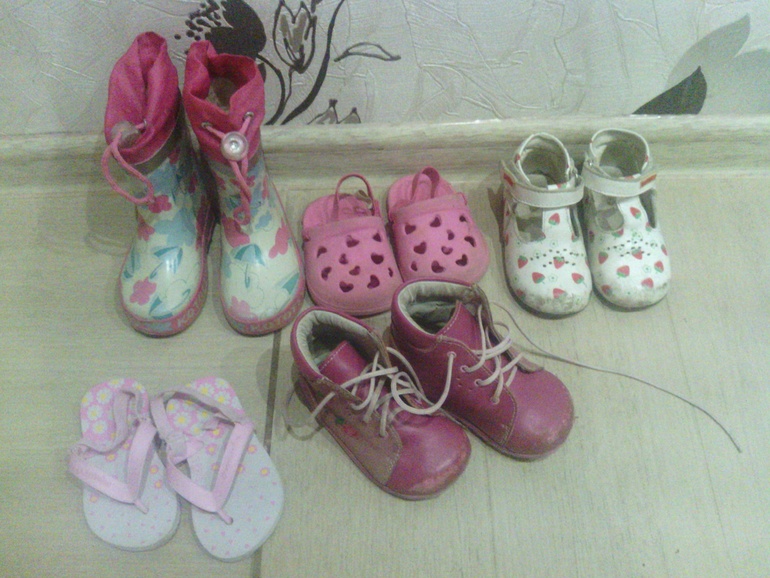 отдам обувь д.девочки