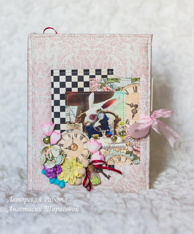 Ежедневник с Алисой. В наличии.