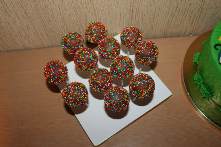 Мои первые заказные попсы.банановые.