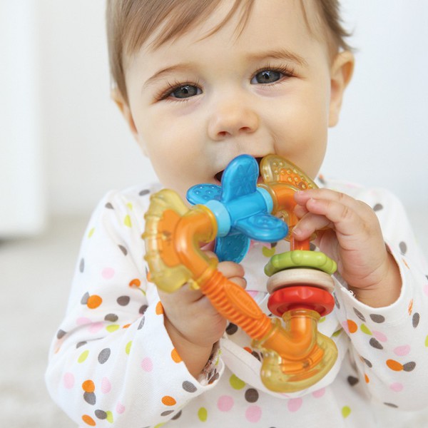 Подарила на годик игрушку-прорезыватель