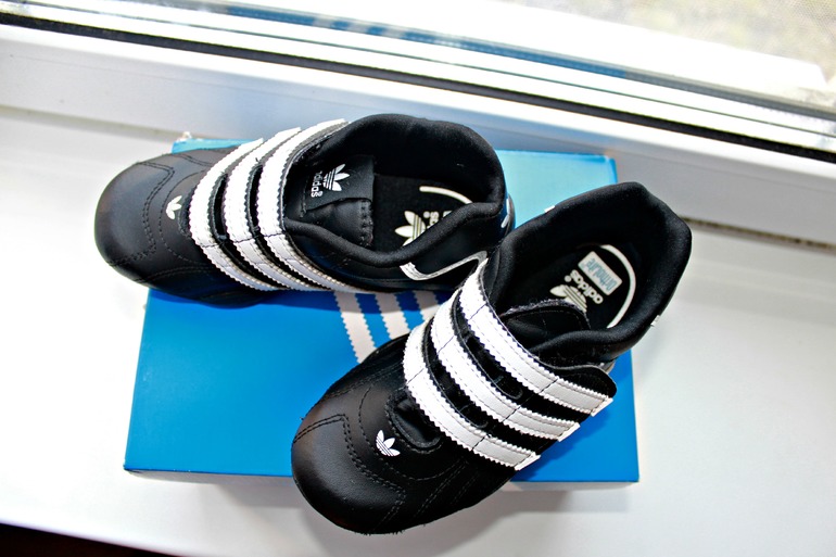 Кроссовки Адидас оригинал 26 р 1500руб