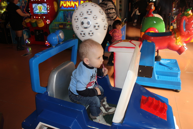 Сынулька - нам без недельки год и четыре))