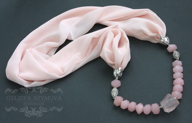 Приглашаю на Мастер-класс на тему "КОЛЬЕ ПЛАТОК-ТРАНСФОРМЕР" ИЗ ШЕЛКА-шифон И НАТУРАЛЬНЫХ КАМНЕЙ. .