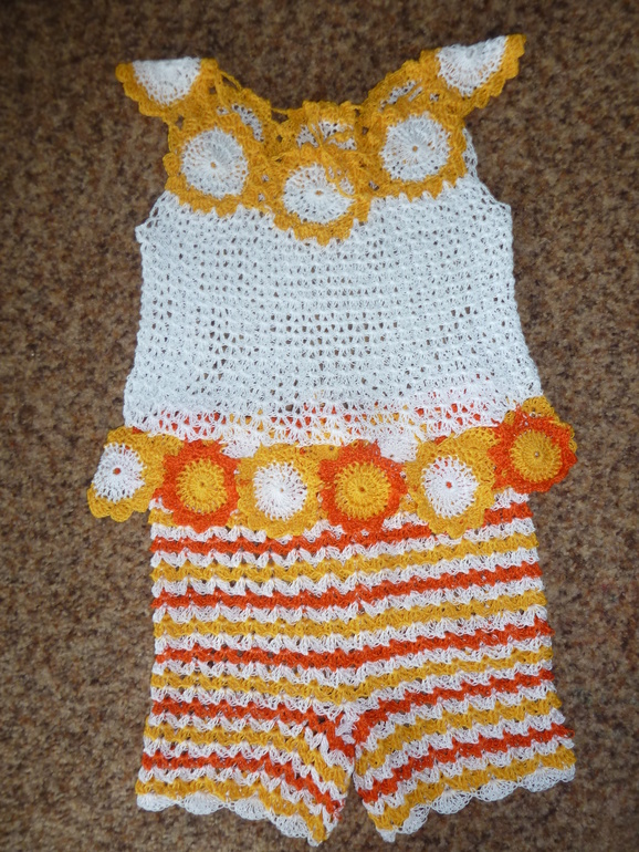 Эх...набрала белых и жёлтых ниток, вот теперь приходиться творить)))