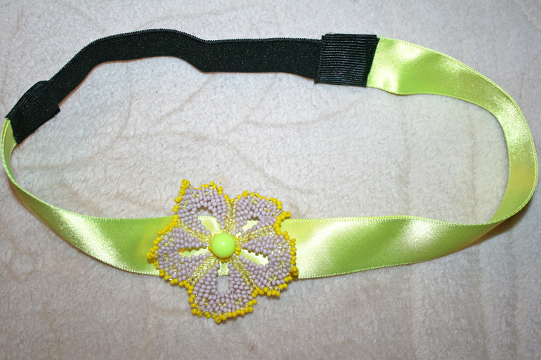 Повязочки с цветами из бисера ручной работы