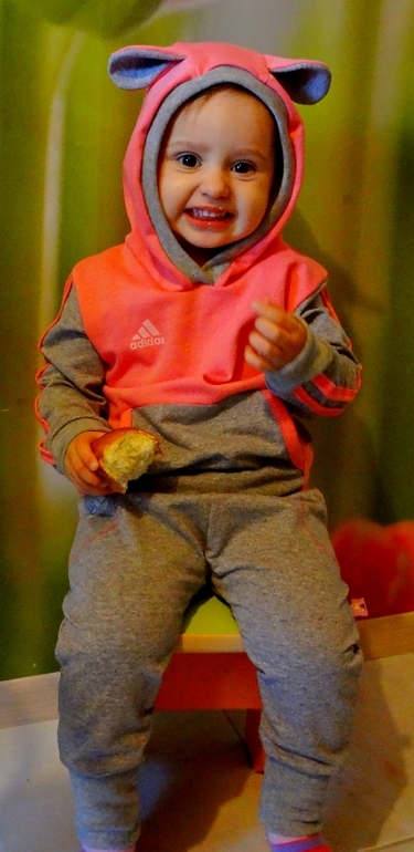 Спортивный костюмчик для дочи.