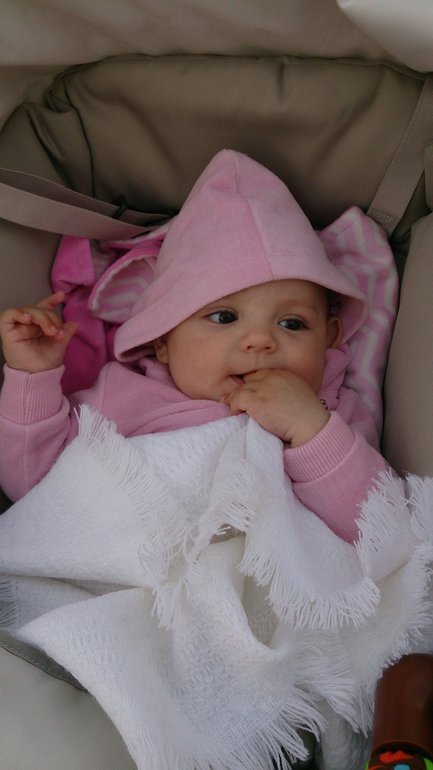 На прогулке.