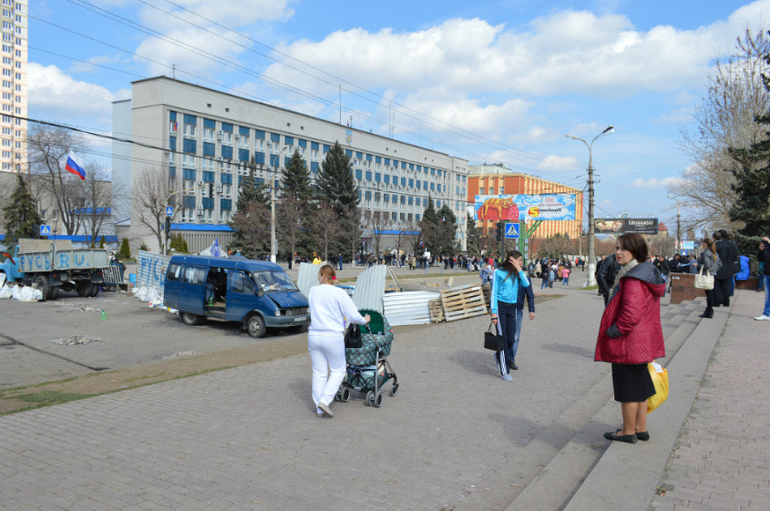 Луганск 9.04.2014г.Очень много фото!