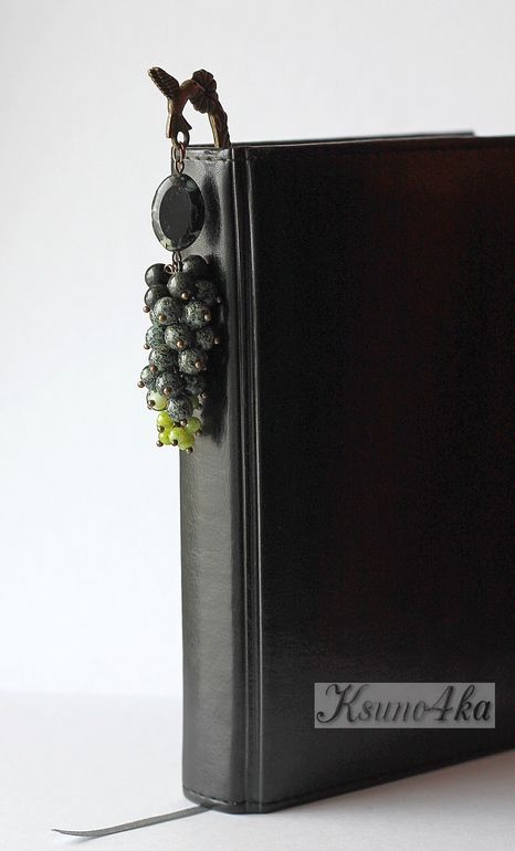 И я туда же)  Браслеты и закладочка...