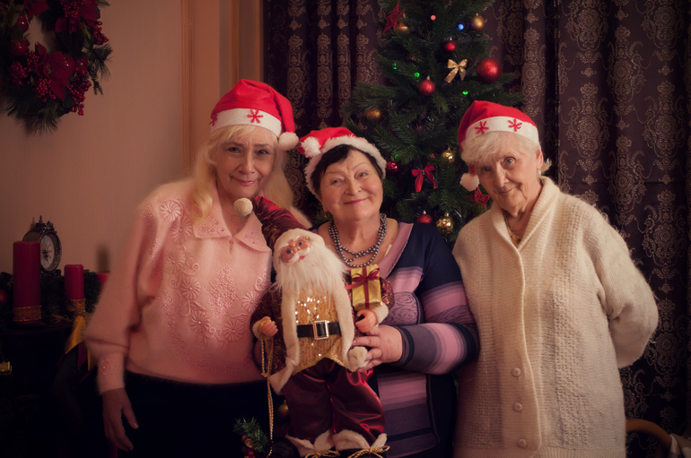 Сегодня ходили с Варенькой и прабабушками на фотосет)