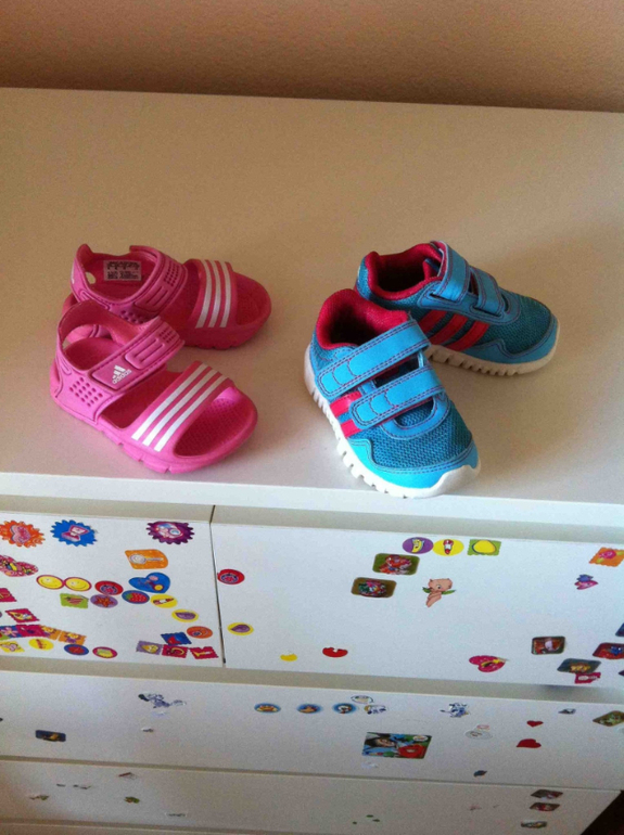 Adidas 20 размер, состояние идеальное.