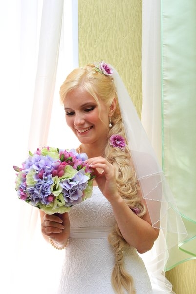 А вот и моя невеста в моих розочках