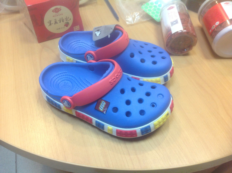 Хваст кроксы. Последний самолет карго