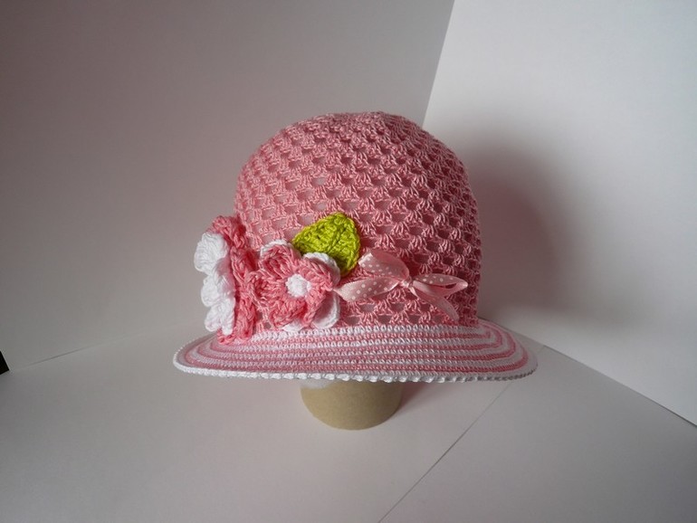 Панамки с жесткими краями