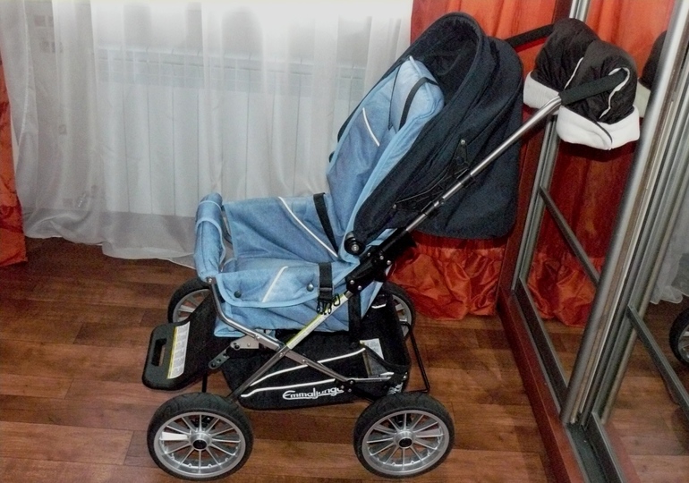 Emmaljunga Spider 2013 цвет Канвас Цена 7000!!! ТК за мой счет!!!