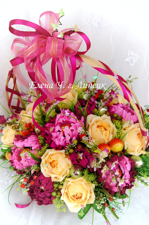 Корзина сезонная с пионами