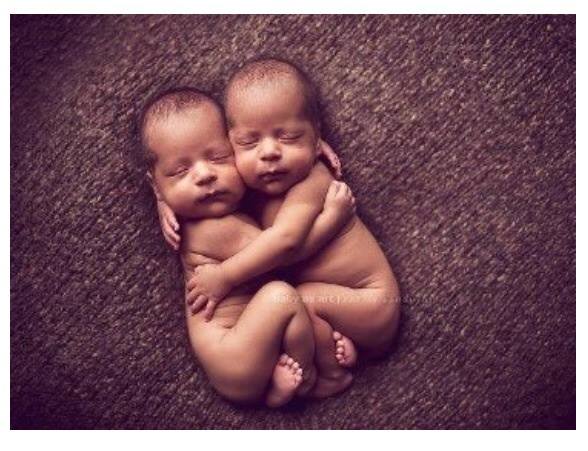 Обнимайте малышей под любым предлогом! …ведь от маленьких детей еще пахнет Богом.