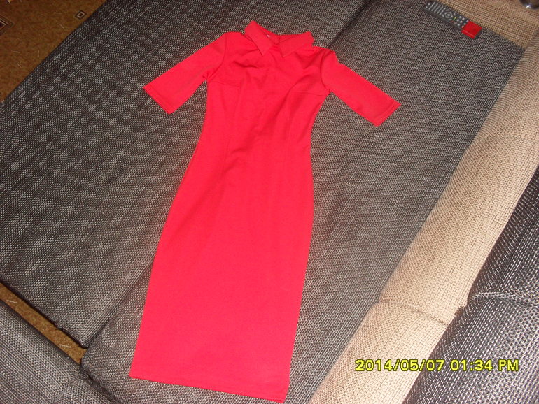 красное платье. р-р М 1500р.