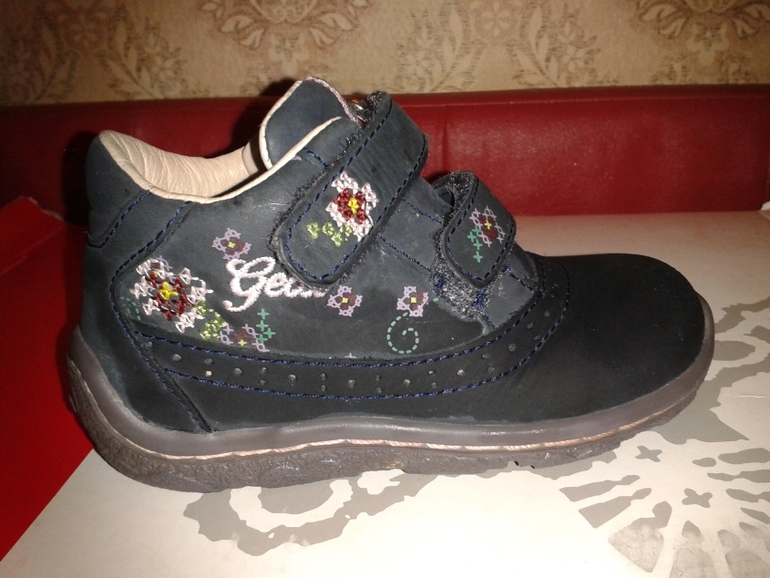 ботинки на девочку Geox (в москве)