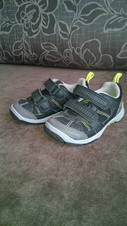 Продам кроссовки viking р 23 600р.