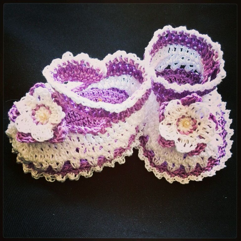 Пинеточки для принцесски и чепчик))