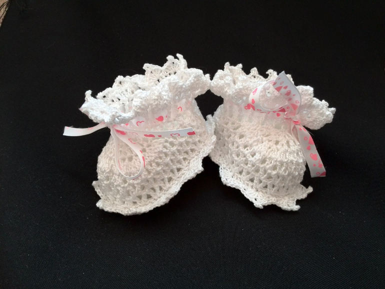 Пинеточки для принцесски и чепчик))