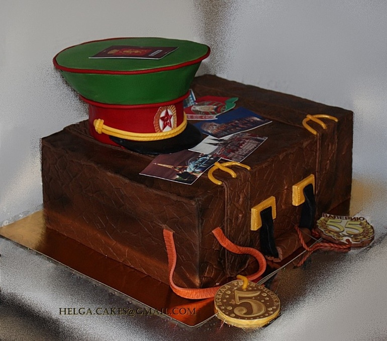 Чемодан с фуражкой))