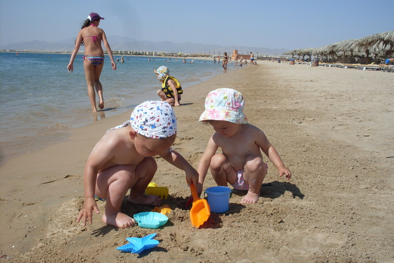 Как прожить с двойняшками после двух!!!