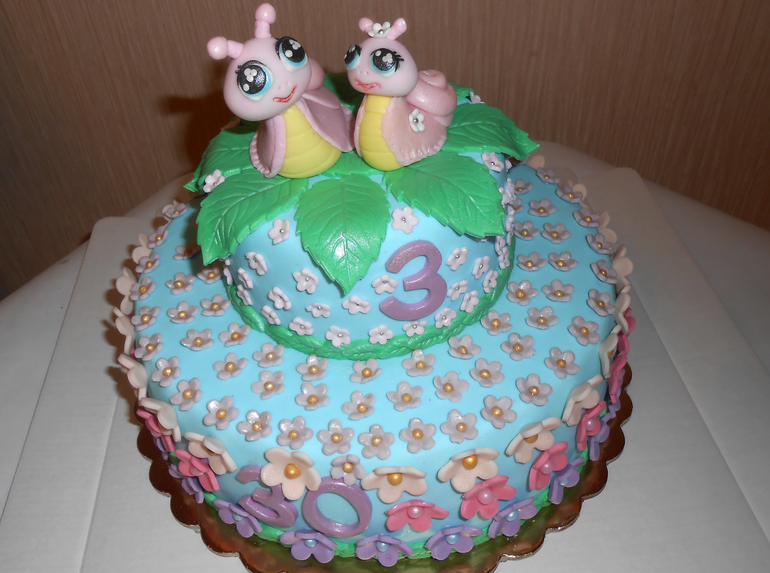 Торт на заказ  для мамы и дочки.