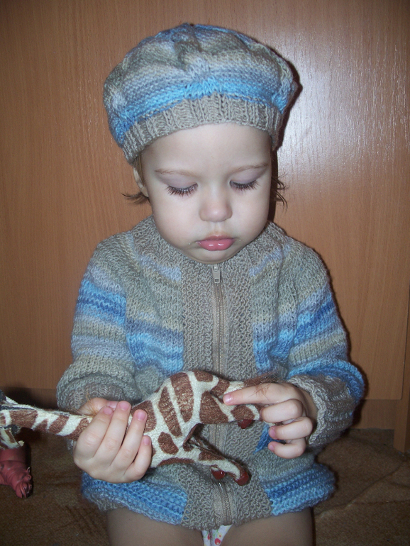 Кофточка и берет на весну