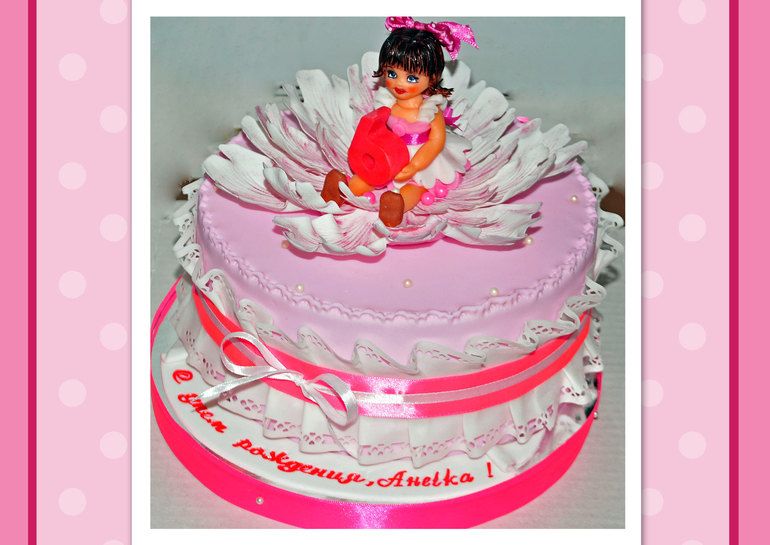 Торт с куклой.