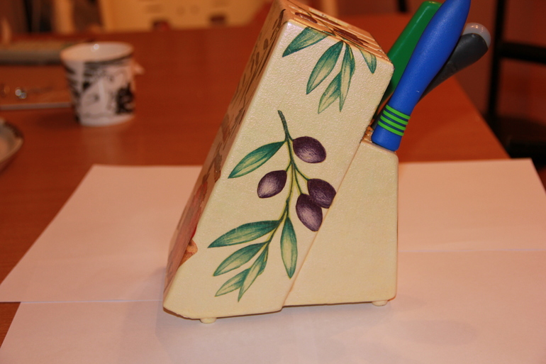 Новичок в декупаже)) «Подставка для ножей»